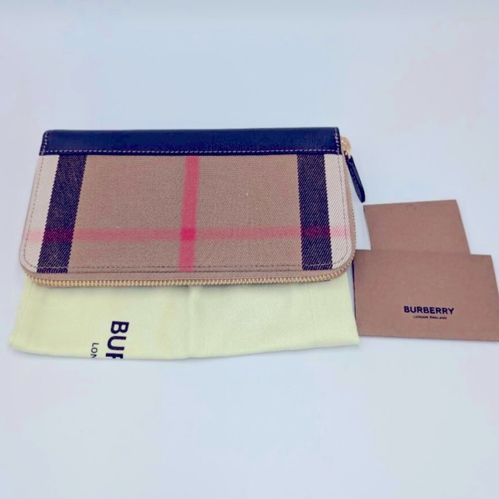 NWT , Burberry Check long zip